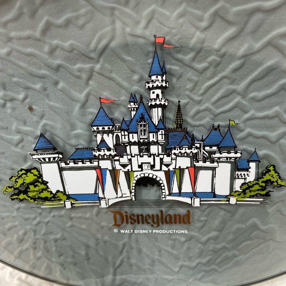 Vintage Walt Disney Grey Glass Souvenir Plate of Disneyland Princess Castle - Picture 3 of 4